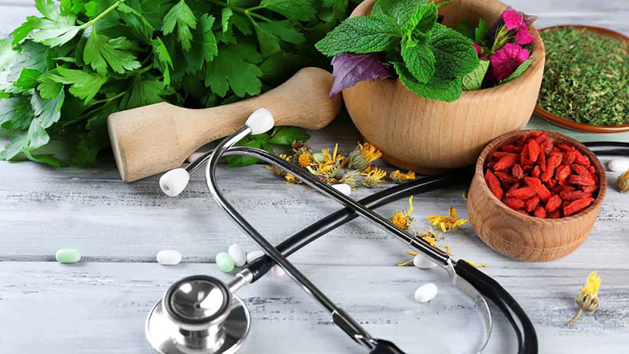 نخستین کنفرانس و کارگاه بین‌المللی اعمال یداوی طب سنتی برگزار شد